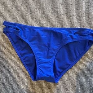 D09.20. Cut out Blue bikini bottoms Sz M (7/9)